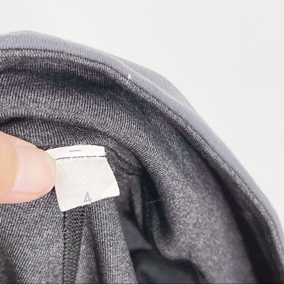 Lululemon Womens 4 Heather Gray Stripe Groove Crop Leggings Capri Yoga Workout - Picture 9 of 9